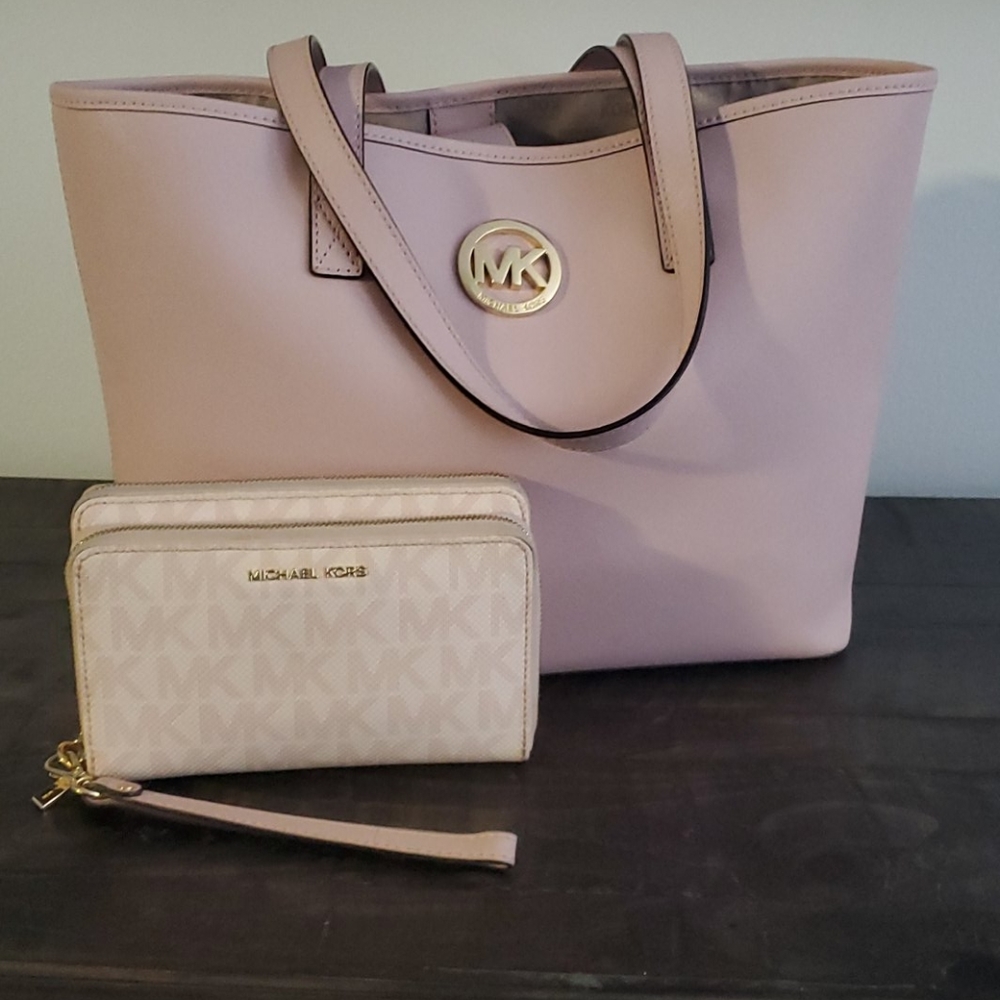 Michael kors pink handbag
